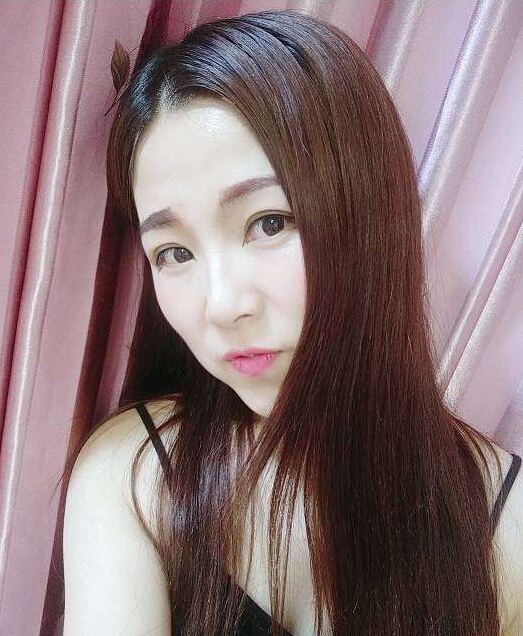 美女主播教观众玩游戏 却控制不住玩嗨1