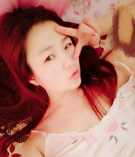 美女主播教观众玩游戏 却控制不住玩嗨2
