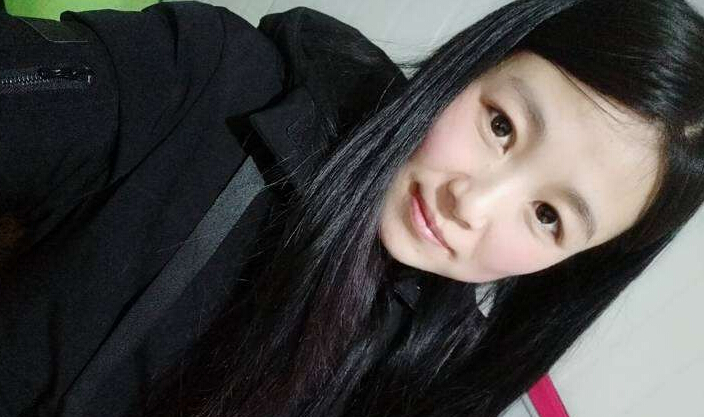 美女主播教观众玩游戏 却控制不住玩嗨4