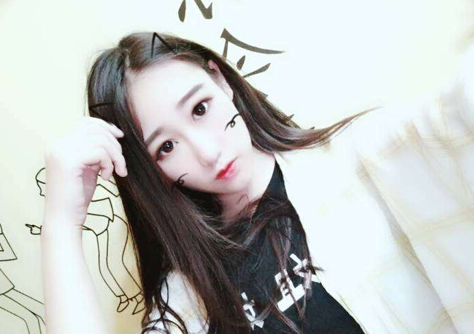 美女直播间观众努力凑榜 只为主播下播后去浪3