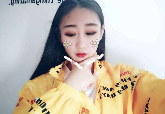 美女直播间观众努力凑榜 只为主播下播后去浪5