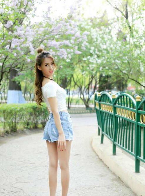 美女直播间在线 要求观众坐怀不乱1