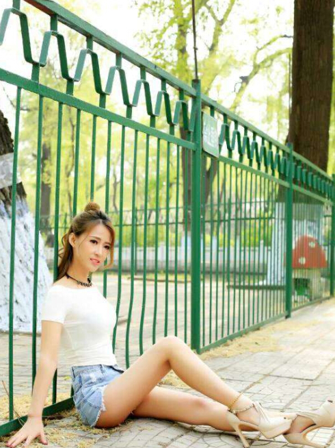 美女直播间在线 要求观众坐怀不乱2