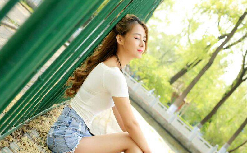 美女直播间在线 要求观众坐怀不乱4