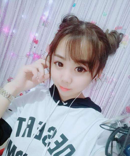 美女主播在线唱歌 男女声同唱却暴露年龄3