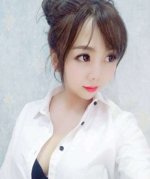 美女主播在线唱歌 男女声同唱却暴露年龄4
