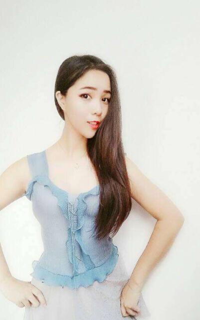美女直播间连麦 点错成比赛丢下主播1
