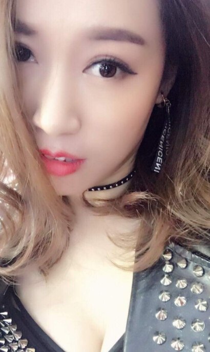 美女主播输了被惩罚 却喊错观众名字5