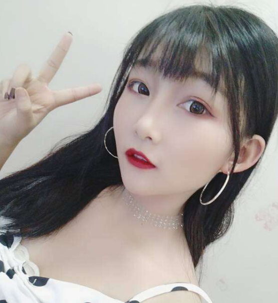 美女主播视频在线 连麦把观众连走4