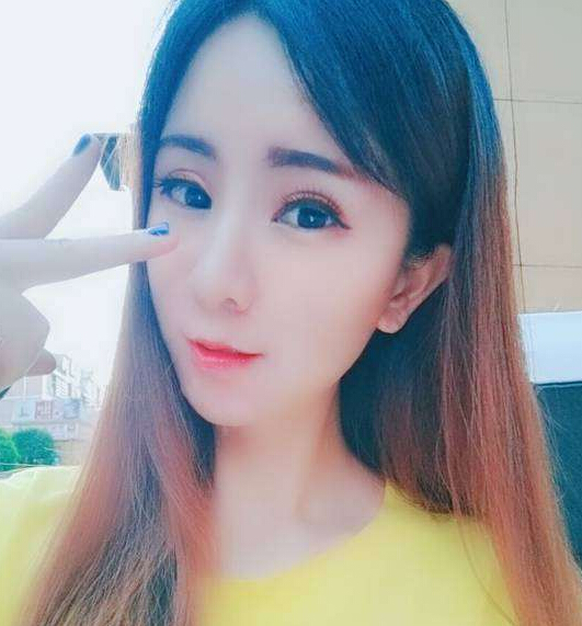 美女直播间被要求唱歌 不舒服竟找替唱2