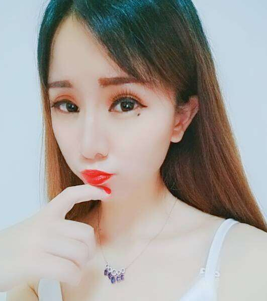 美女直播间被要求唱歌 不舒服竟找替唱3