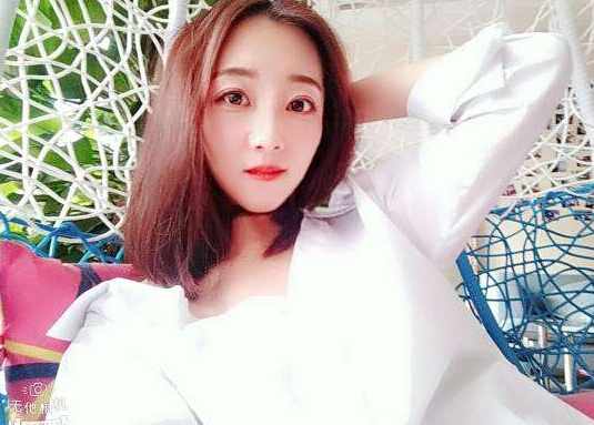 美女主播自称穷 观众送这个礼物让主播开心1