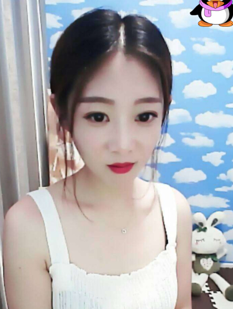 美女主播自称穷 观众送这个礼物让主播开心3