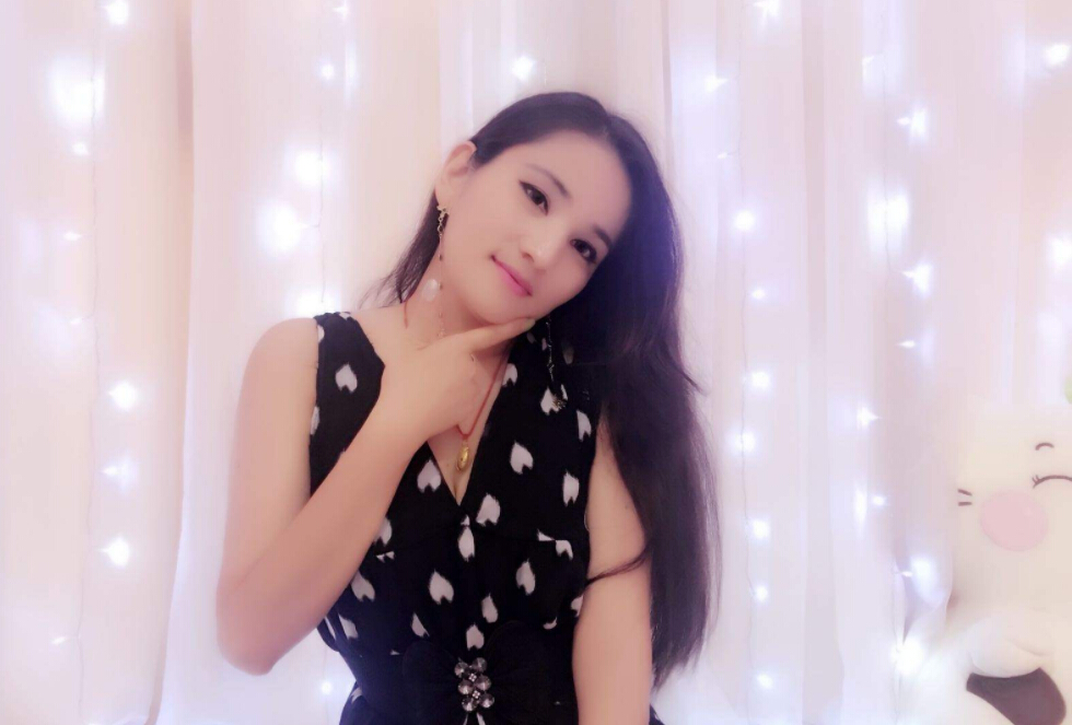 美女直播间玩游戏不出货 来直播间只为陪主播4