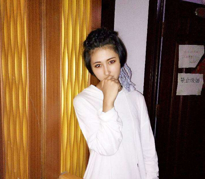美女主播视频在线 新主播观众只为她回来1
