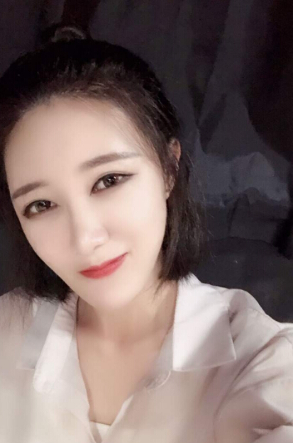 美女直播间在线 甜美主播被称为钢铁直男2