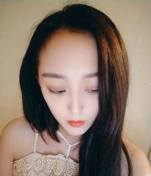 美女直播间聊天 直播间待久会燥热2