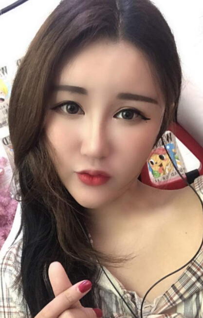 美女主播视频在线 主播pk却多了个老师——梧桐