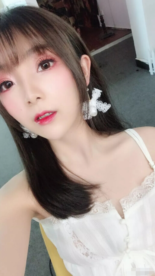 美女主播让女孩喜欢