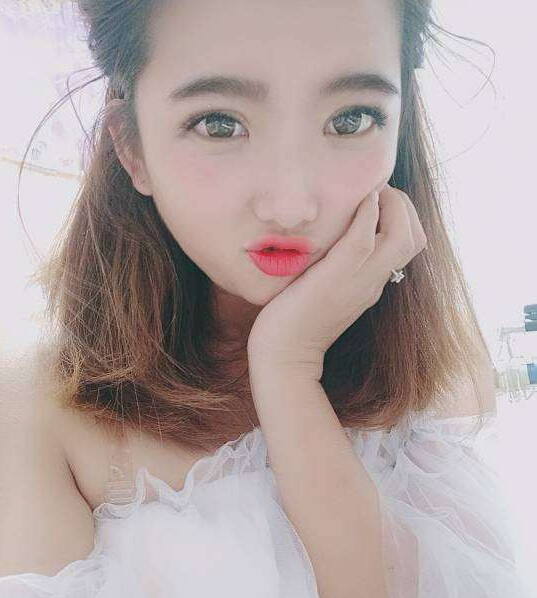 美女主播在线直播 清纯美女让观众住进心里——菲宝宝