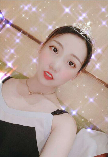 美女主播收获暖心观众 只为给主播最专注的守护