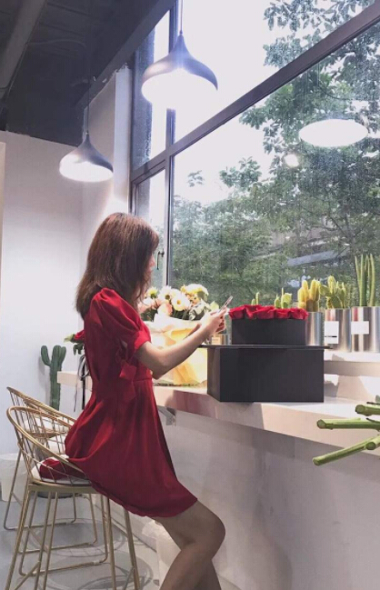 美女直播间视频