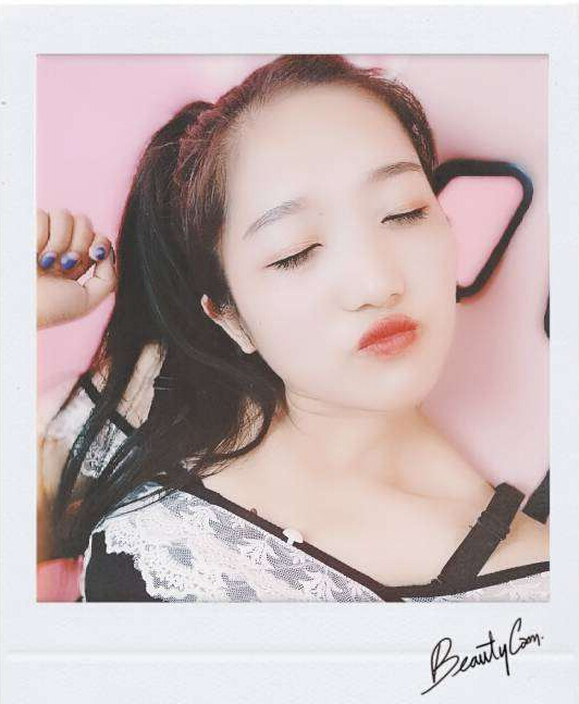 美女直播间主播
