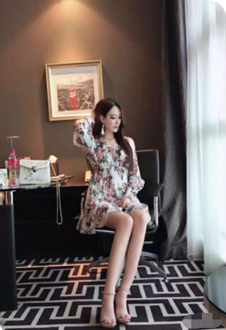 美女直播间聊天
