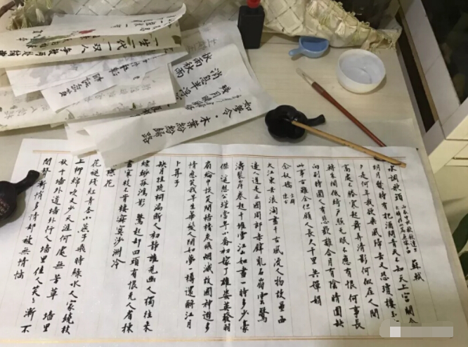 美女主播不止表演