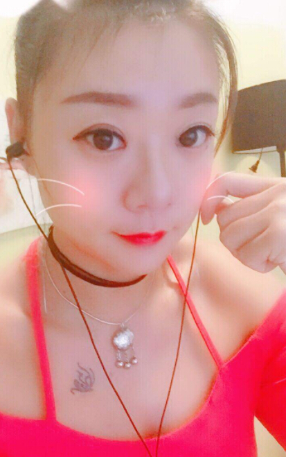 网聊聊天室主播 只想躺在你怀里懒着——懒小猫