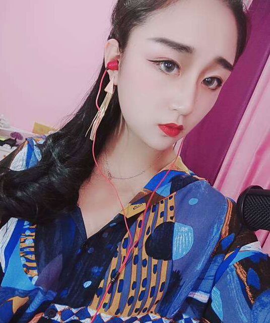 免费网聊聊天室 美女主播谁来驯服——野豹小妖精