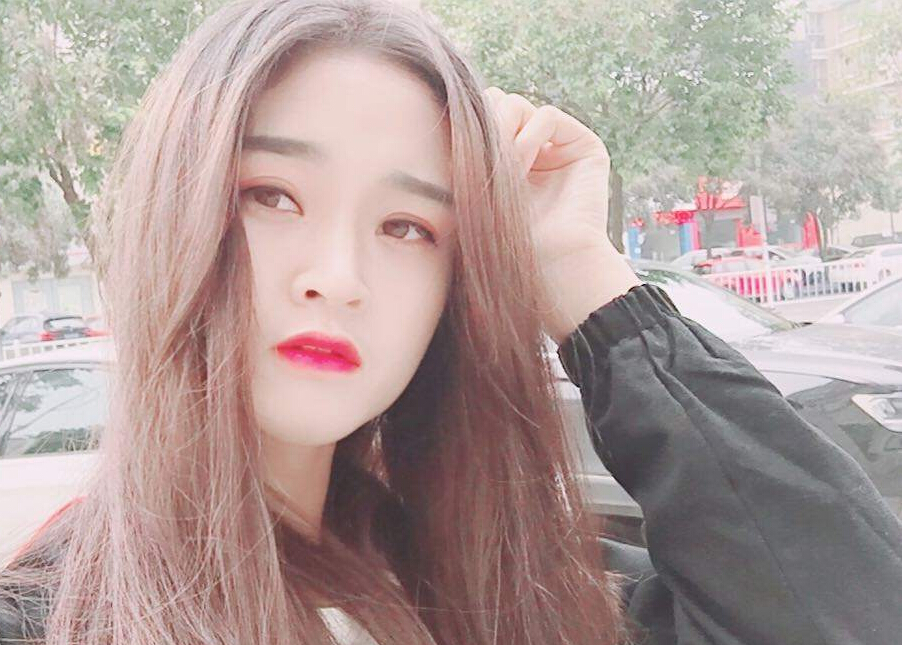 网聊聊天室视频 美女主播想求你宠爱——金月