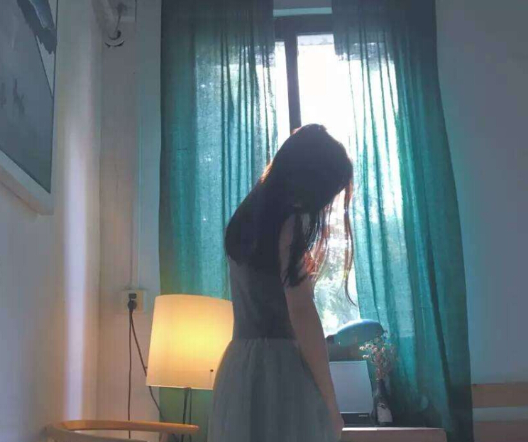 美女直播间主播