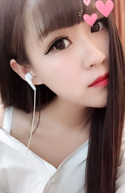 美女主播甜美聊