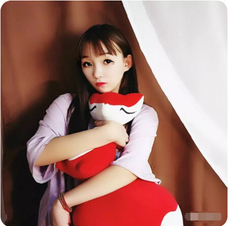 美女直播间聊天 家人的陪伴有安全感