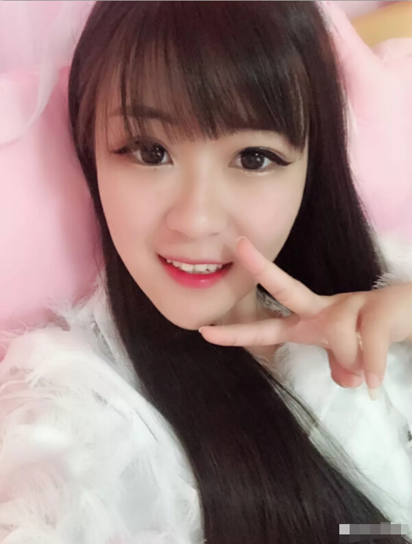 美女直播间主播