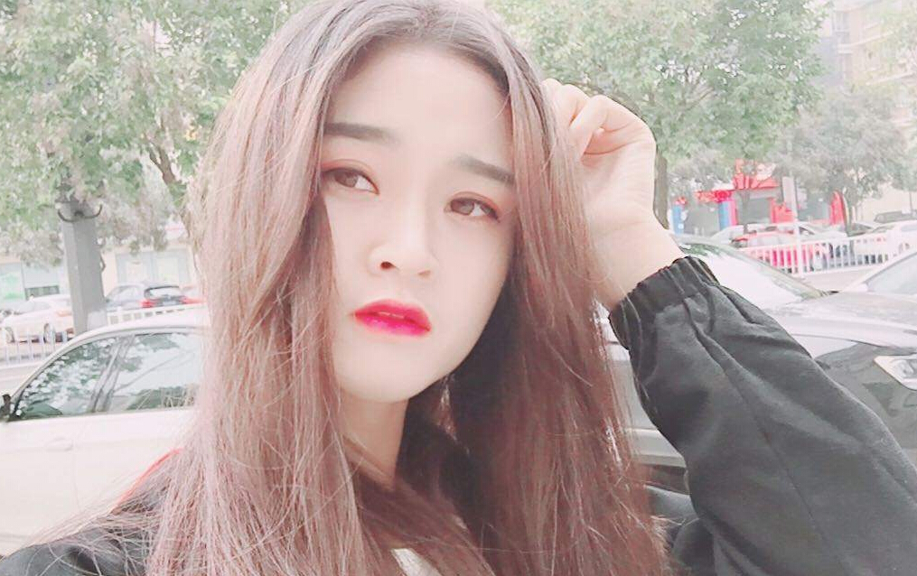 美女主播自拍照