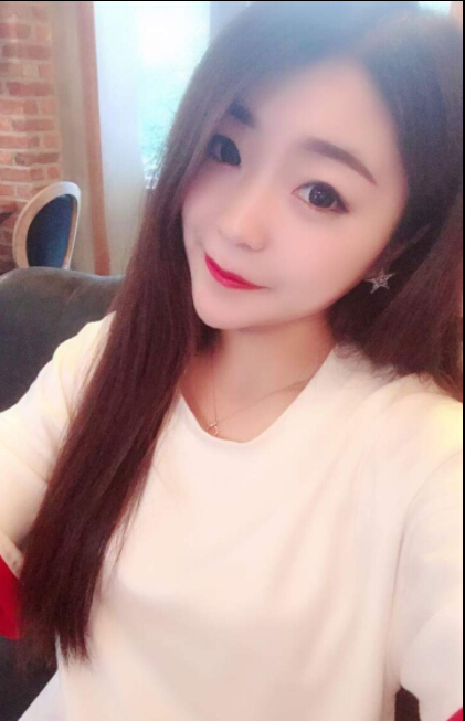 美女视频直播免费 比你女朋友回消息快——欧尼