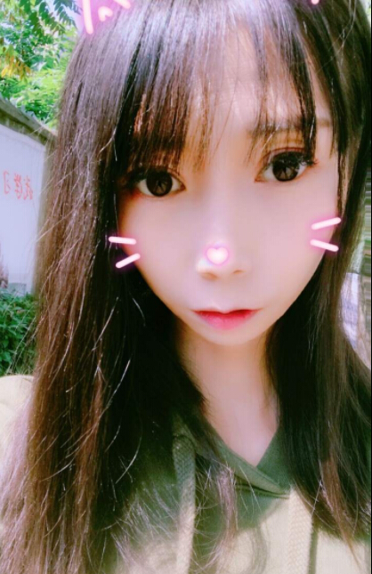 美女主播跟你聊