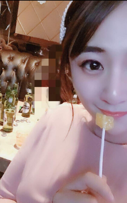 美女直播室聊天 往后余生陪你走过——小九月