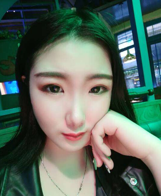 美女主播很会聊