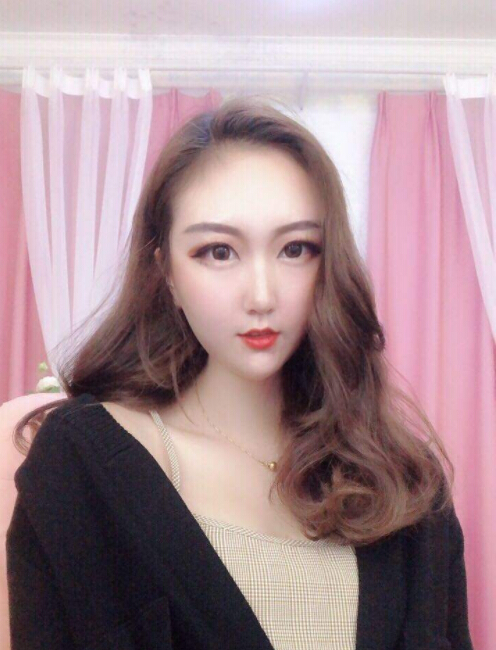 美女直播室聊天 长相漂亮却很胸狠——金吉拉