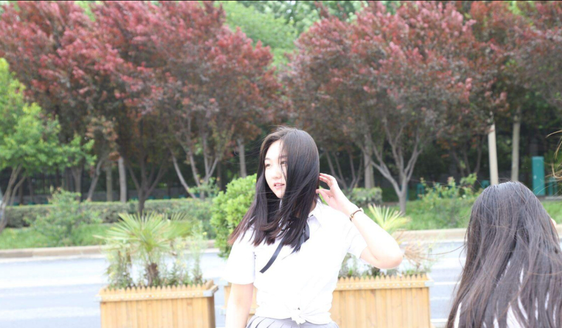 美女主播很爱聊