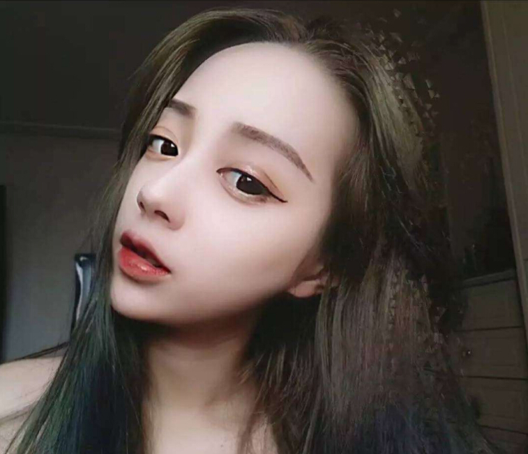 美女主播爱搞怪