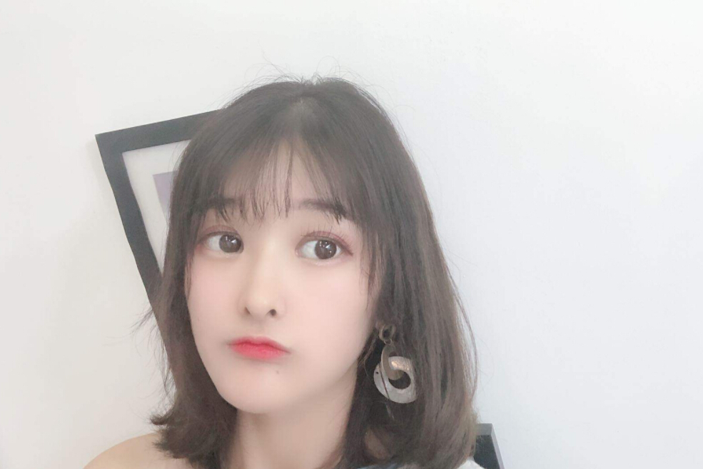 美女主播间视频聊 章泽天狂删微博主播讨论