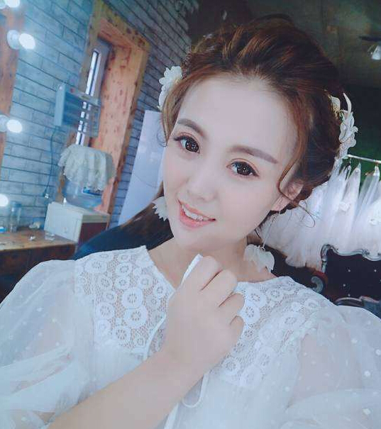 美女主播会搞怪