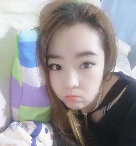 美女主播晒美照