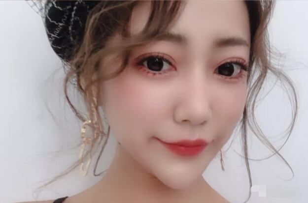 美女直播间思言