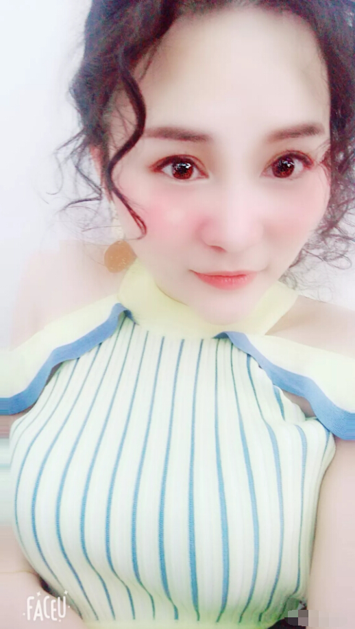 美女主播兮寳寳