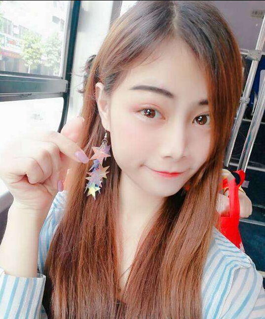 真人美女主播间 你还欠这位主播喜欢——诗诗